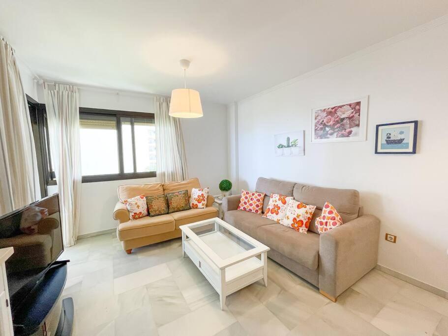 Seafront Apartment With Direct Access To The Beach Τορρεμολίνος Εξωτερικό φωτογραφία