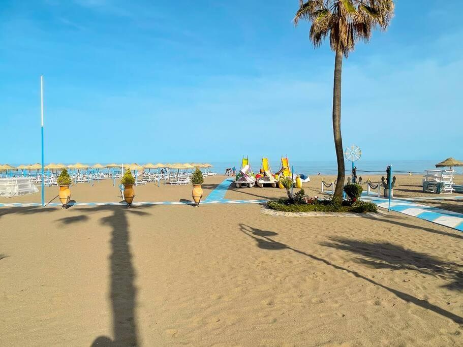 Seafront Apartment With Direct Access To The Beach Τορρεμολίνος Εξωτερικό φωτογραφία
