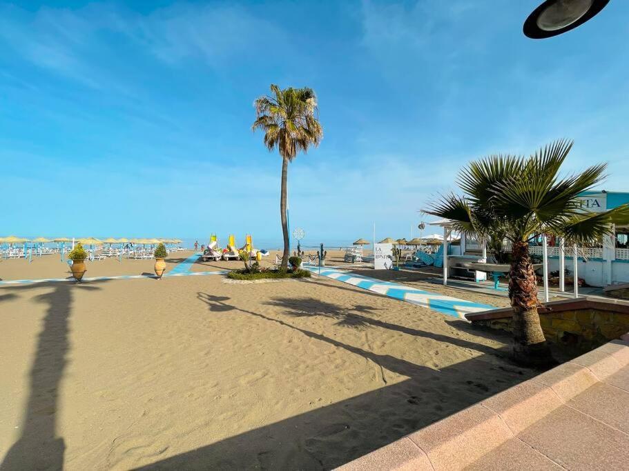 Seafront Apartment With Direct Access To The Beach Τορρεμολίνος Εξωτερικό φωτογραφία